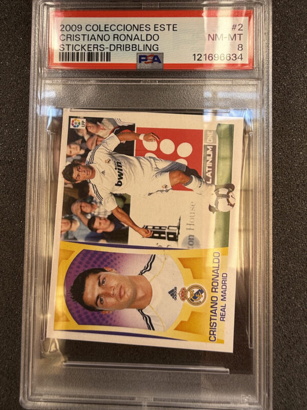 2009 Colecciones Este 2 Cristiano Ronaldo Stickers-Dribbling  PSA 8