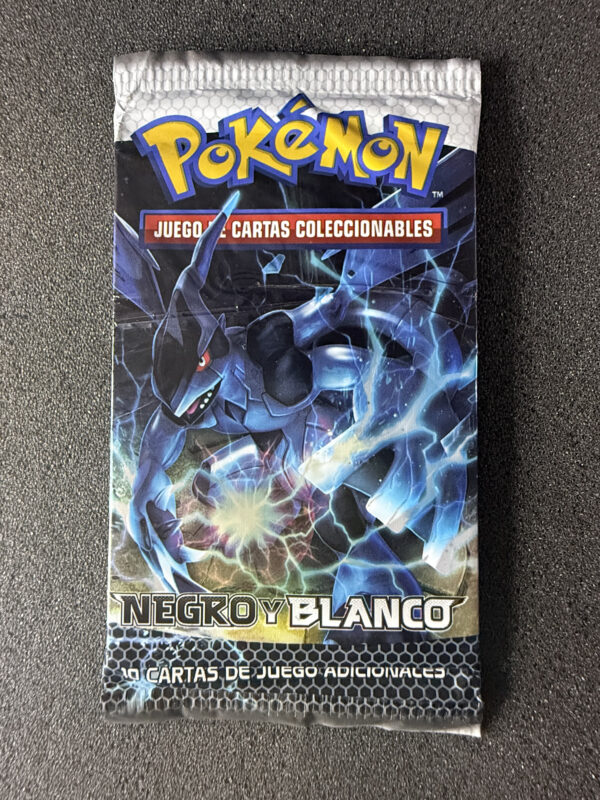 Black and White Base Booster Pack Spanish